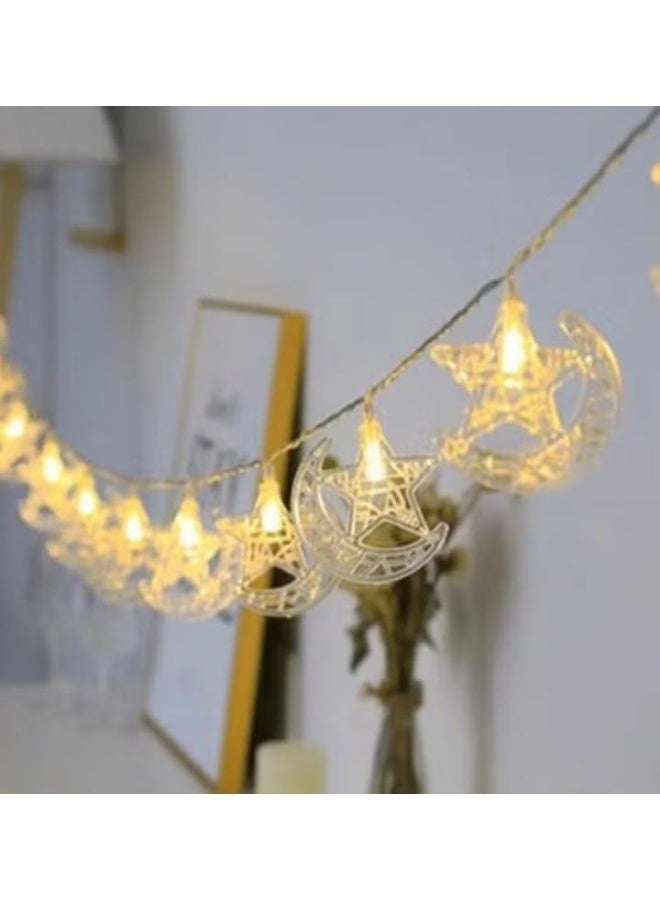 إضاءة سلسلة LED رمضانية – نجوم وهلال وجنية طول 3 متر  حوّل أي مكان إلى أجواء رمضانية ساحرة 🌙✨ سلسلة LED مرنة ومزينة بنجوم وهلال وأشكال خيالية تضيف لمسة مضيئة وجذابة للغرف، الشرفات، أو طاولات الاحتفال.